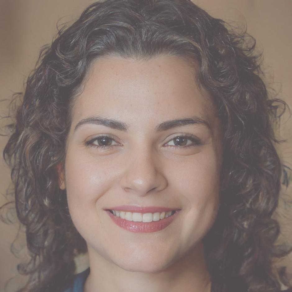 Fotografía profesional de Esperanza Quintana, especialista en educación financiera